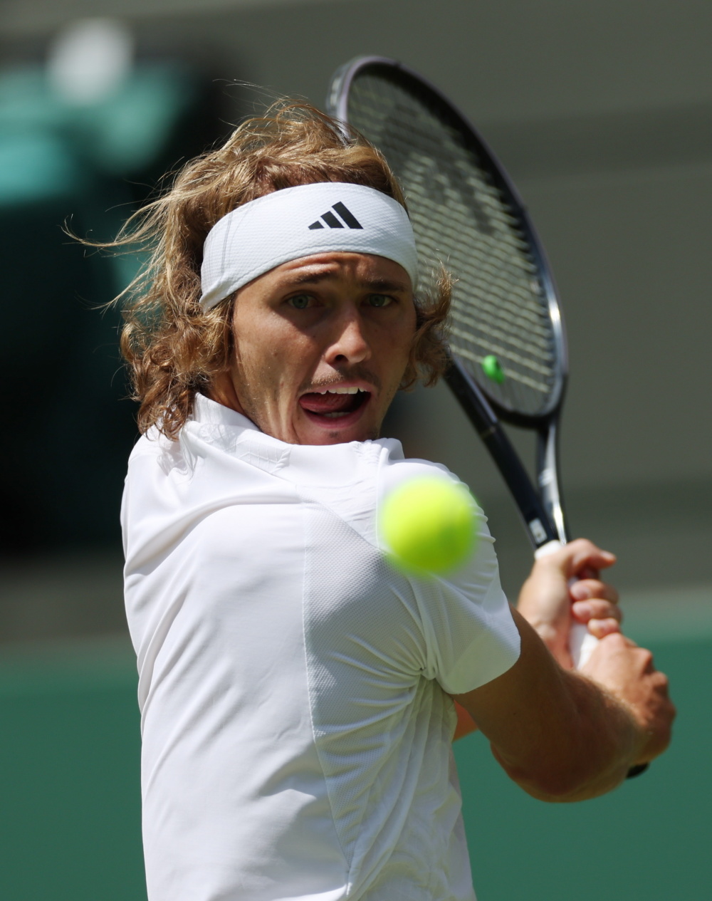 爱游戏在线-欧洲网球队绝地反击日本网球队，兹维列夫统治全场