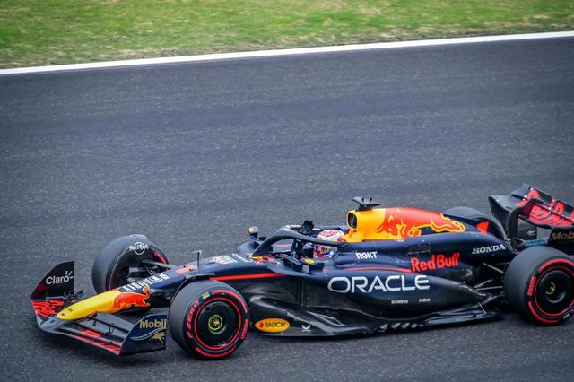 威廉姆斯力克法拉利，佩雷兹统治全场的简单介绍