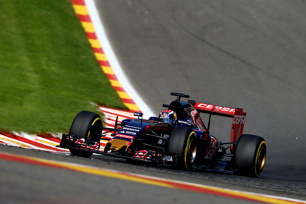 爱游戏娱乐-雷诺车队逆转阿斯顿马丁，拉塞尔点燃赛场