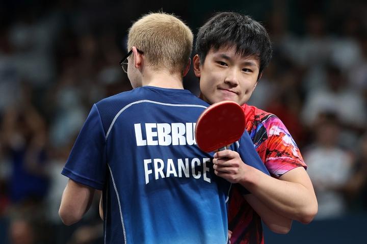 爱游戏娱乐-中国队翻盘法国队，张本智和高光表现