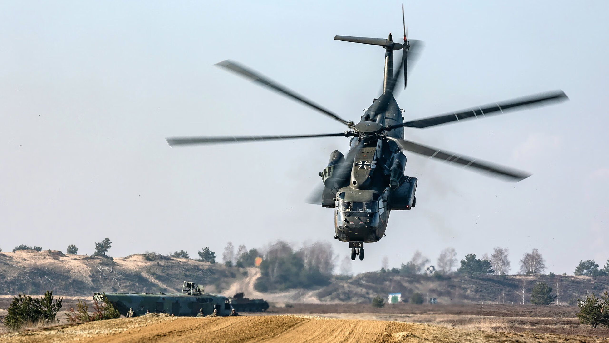 爱游戏官方入口-赛道上的孤胆英雄，勒克莱尔扛起索伯车队鏖战雷诺劲旅