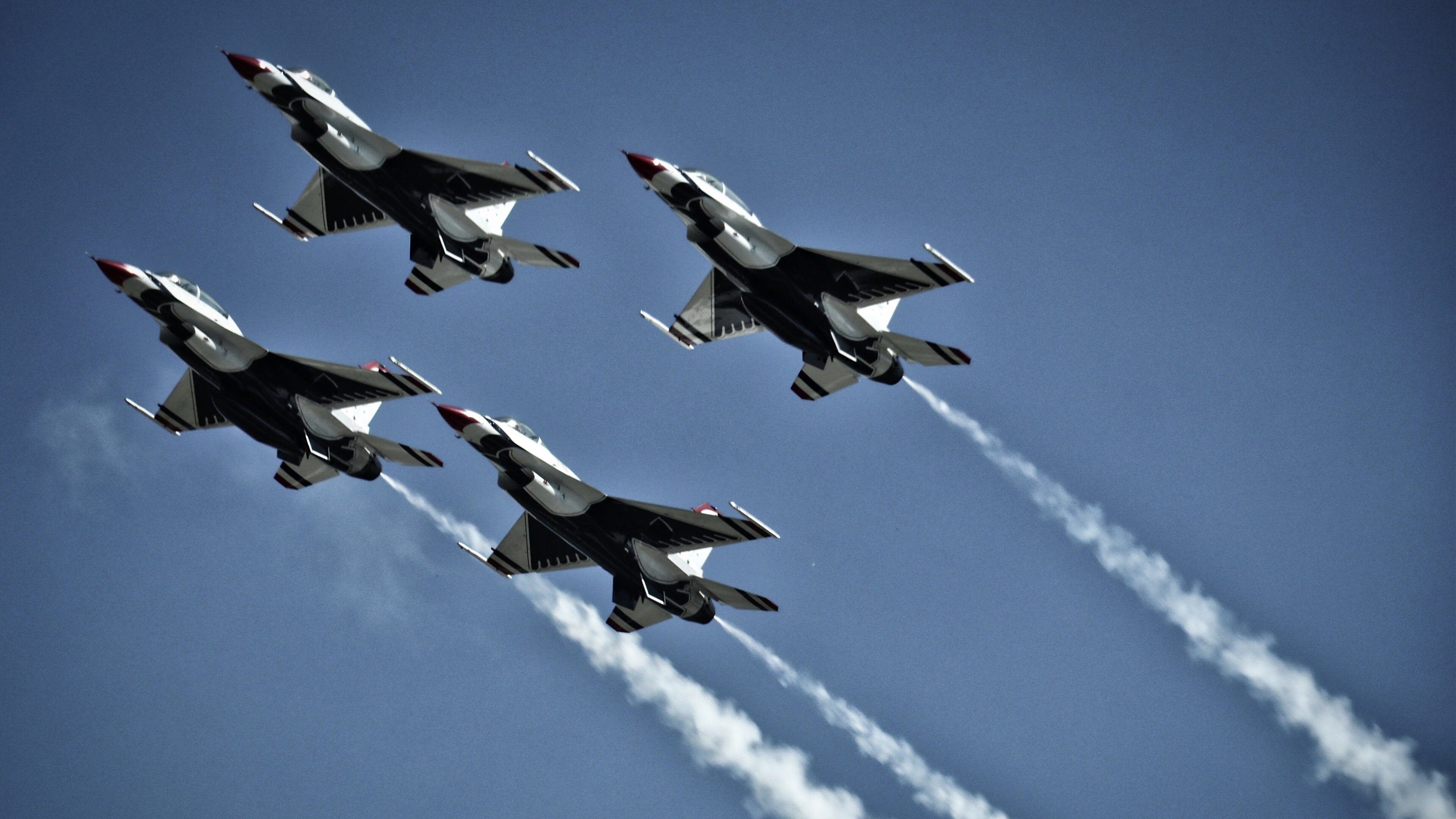 绿茵赛道双线告捷,足球与F1赛道上的中国智慧与北欧魔法