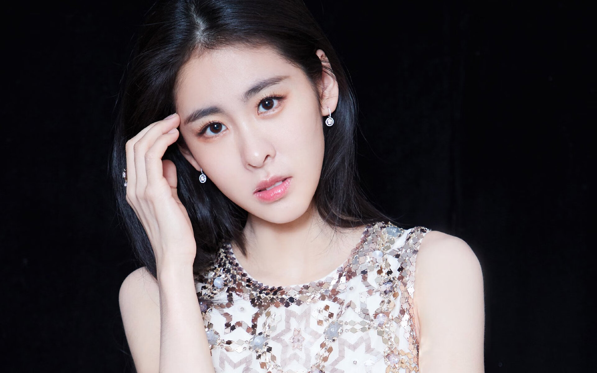 爱游戏APP-赛场变赛道，当篮球场响起F1引擎的轰鸣