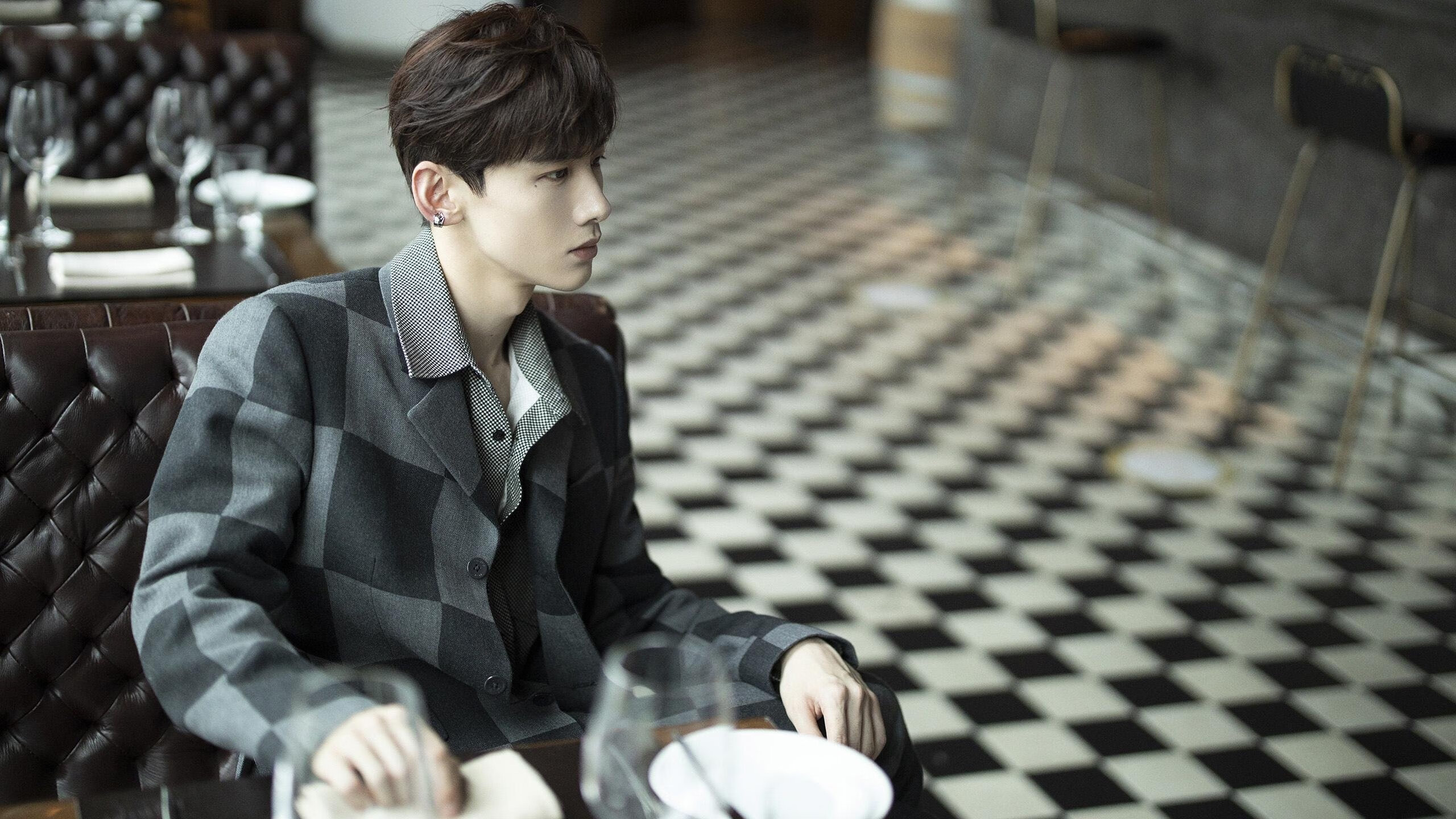 爱游戏下载-教科书与收割机，当个人表演遇见集体智慧